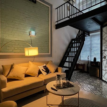 Zeus Living - Old Quater Homestay Hanoi Buitenkant foto
