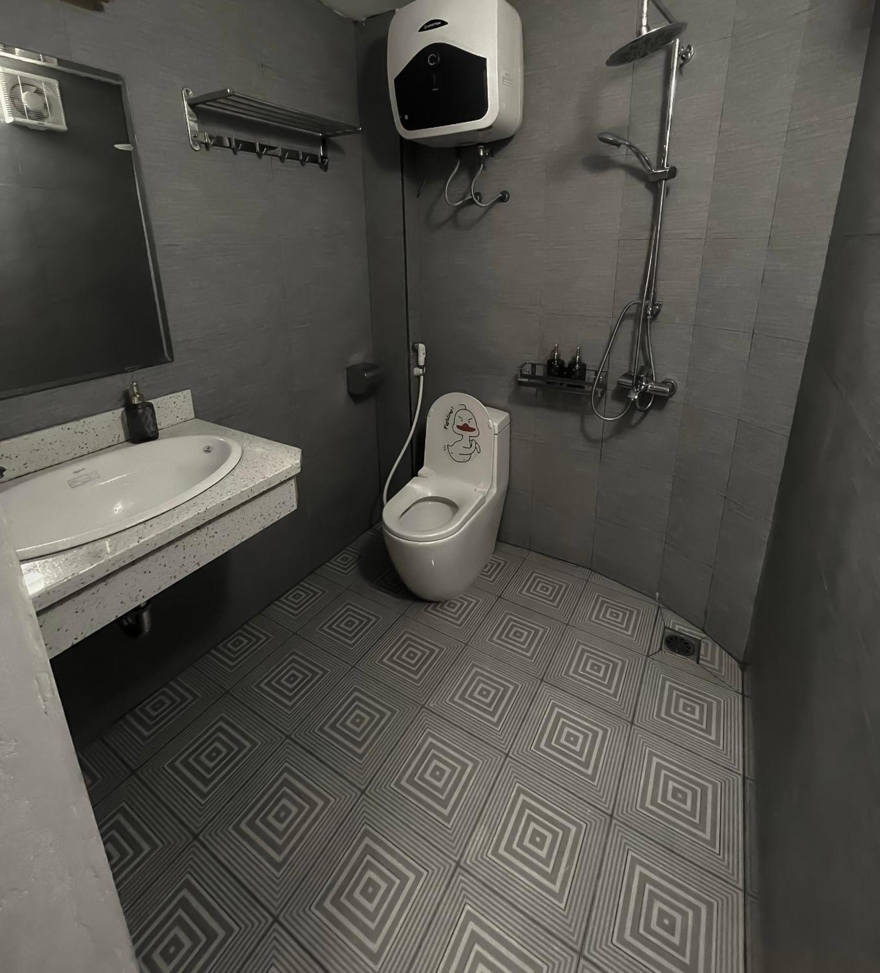 Zeus Living - Old Quater Homestay Hanoi Buitenkant foto