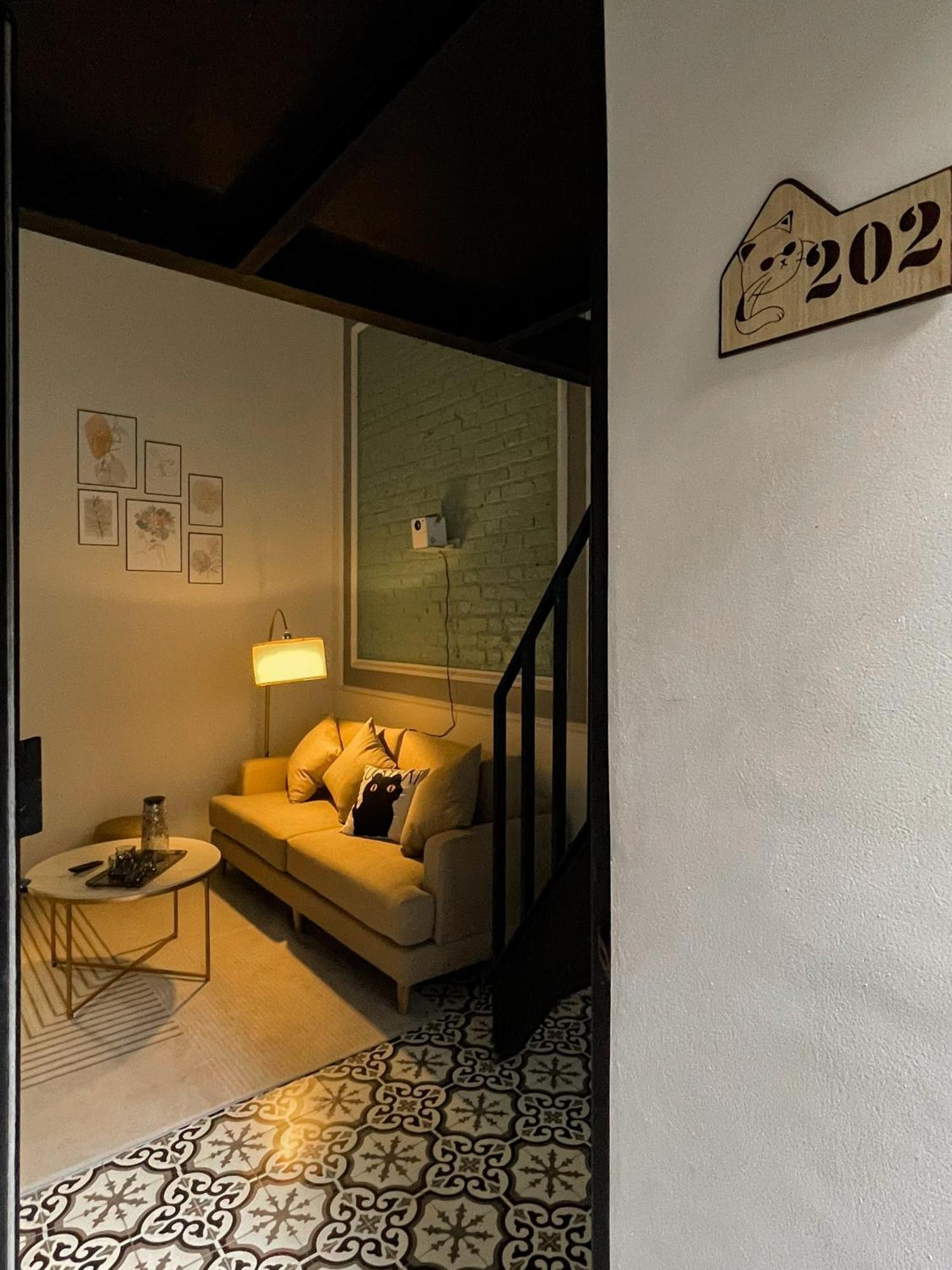 Zeus Living - Old Quater Homestay Hanoi Buitenkant foto