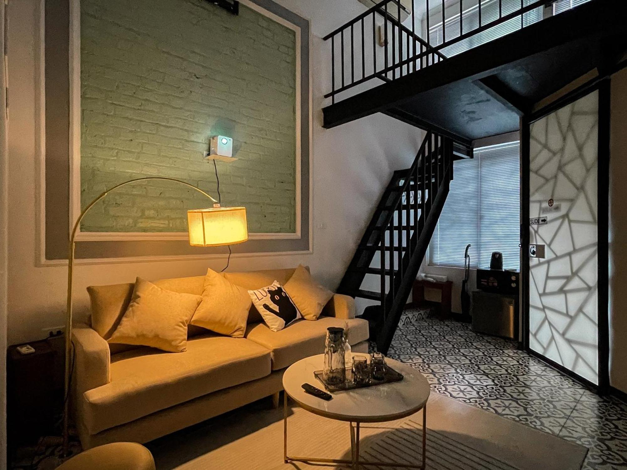 Zeus Living - Old Quater Homestay Hanoi Buitenkant foto